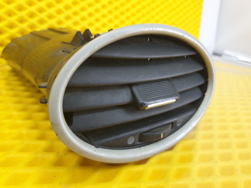 Воздуховод (дефлектор) Ford Focus 2006 2