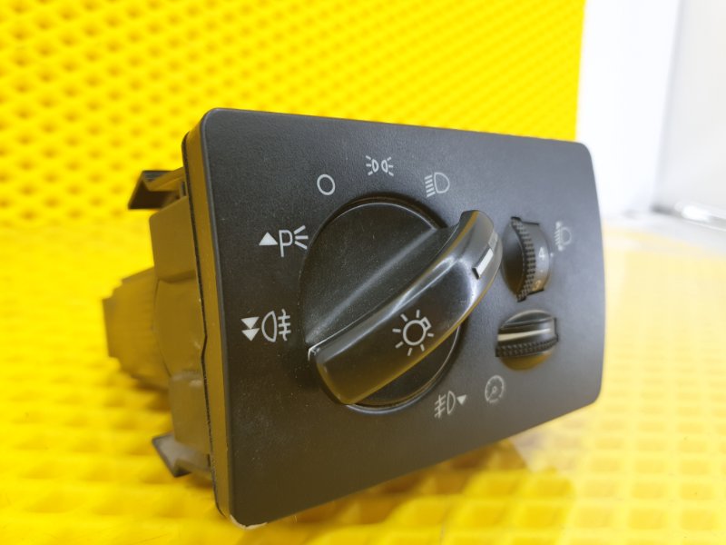 Блок управления светом Ford Focus 2006 2