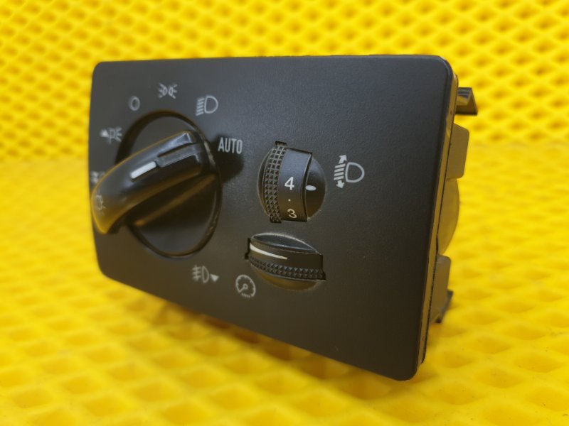 Блок управления светом Ford Focus 2006 2