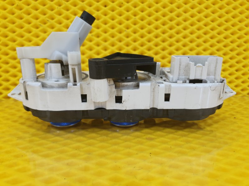 Блок управления отопителем Ford Focus 2006 2