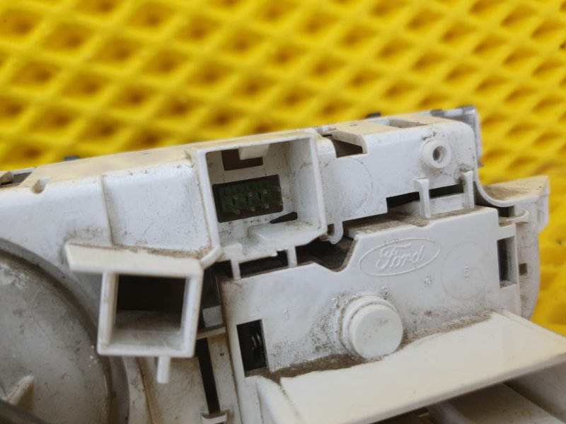 Блок управления отопителем Ford Focus 2006 2