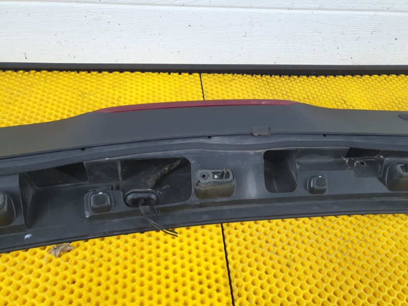 Спойлер крышки багажника Ford Focus 2006 2