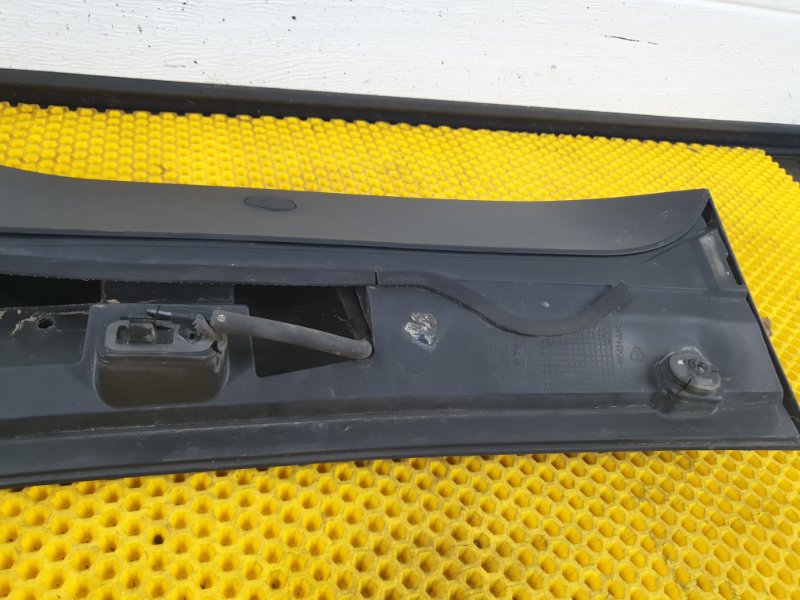 Спойлер крышки багажника Ford Focus 2006 2