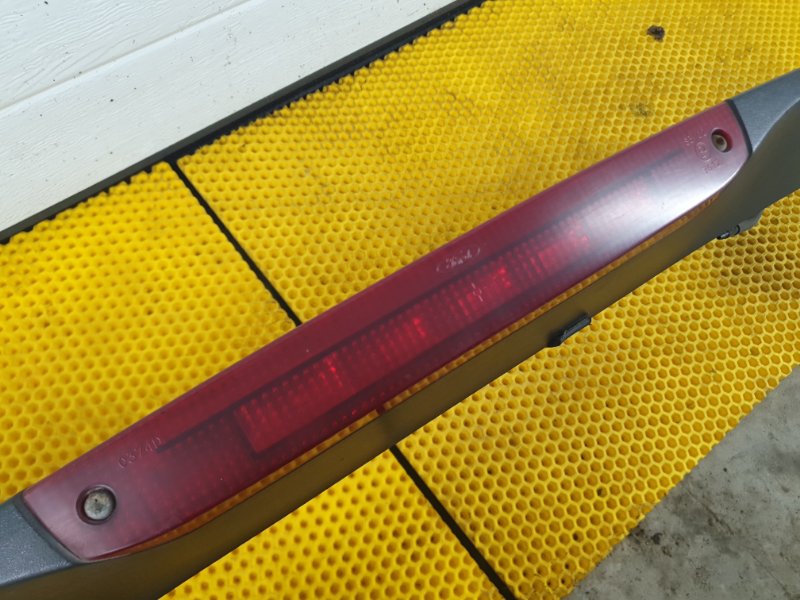 Спойлер крышки багажника Ford Focus 2006 2