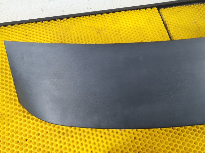 Спойлер крышки багажника Ford Focus 2006 2