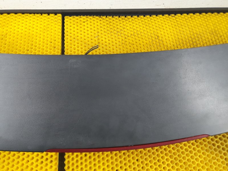 Спойлер крышки багажника Ford Focus 2006 2