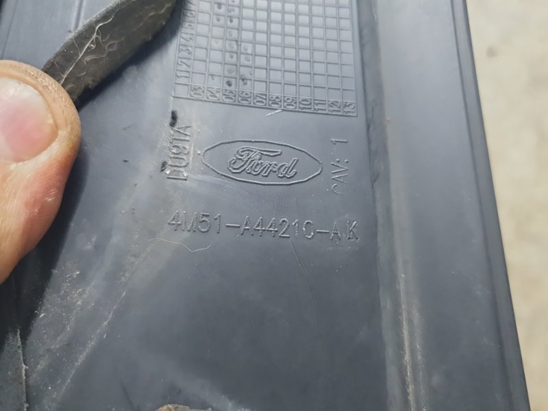 Спойлер крышки багажника Ford Focus 2006 2