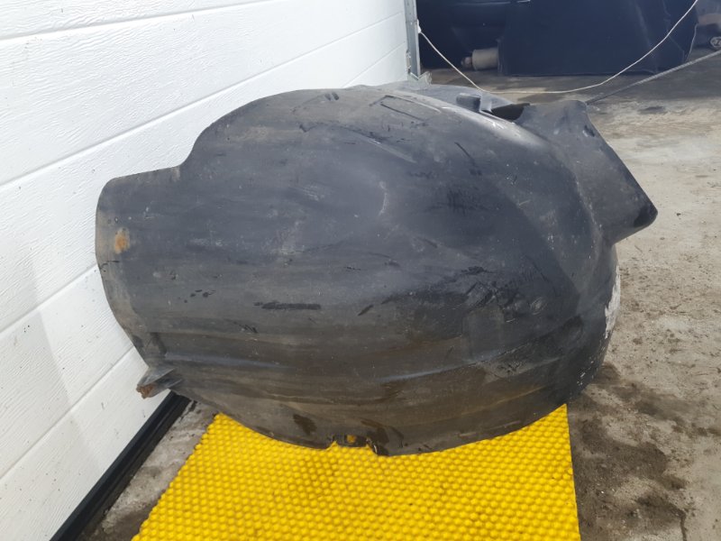 Подкрылок передний Ford Focus 2006 2