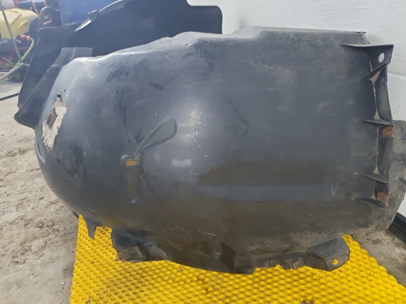 Подкрылок передний Ford Focus 2006 2