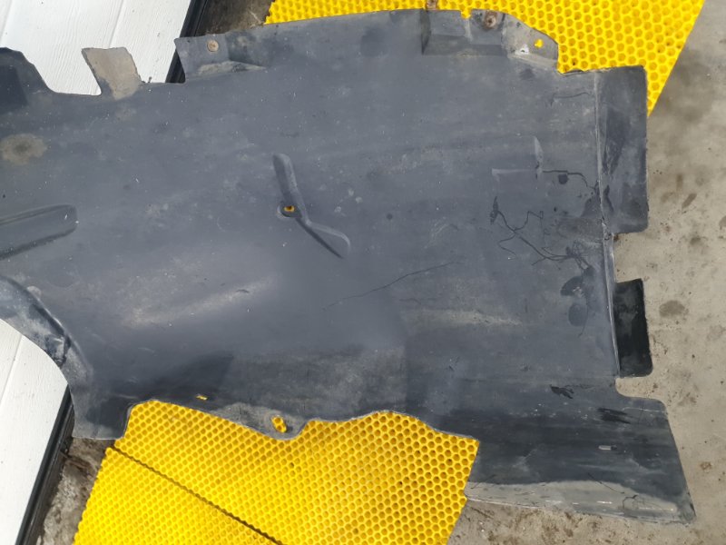 Подкрылок передний Ford Focus 2006 2