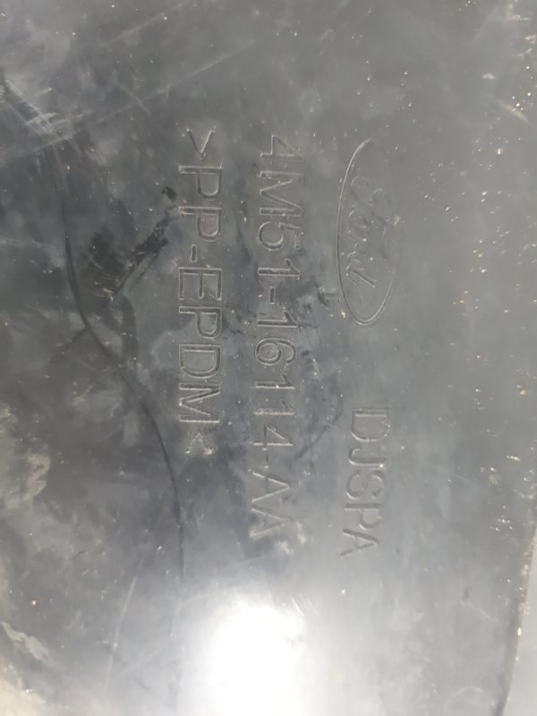 Подкрылок передний Ford Focus 2006 2