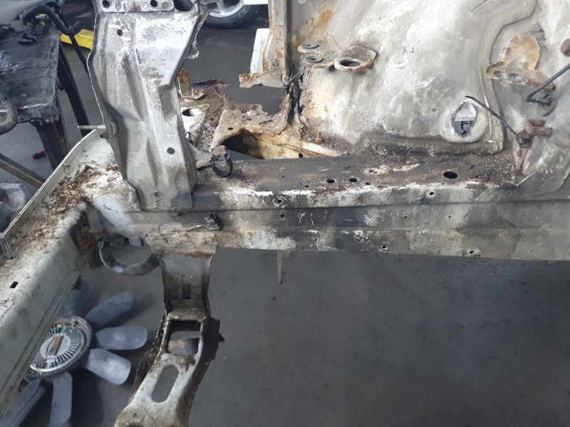 Панель передняя (Телевизор) Mercedes-Benz e240 15.04.1998 210