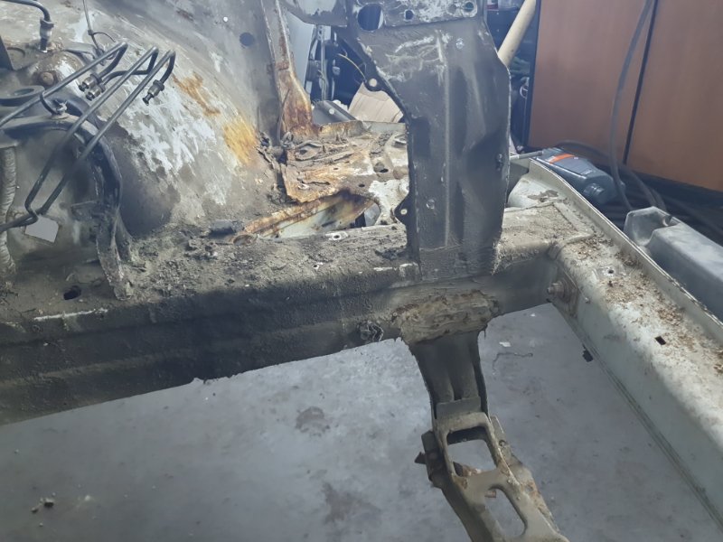 Панель передняя (Телевизор) Mercedes-Benz e240 15.04.1998 210