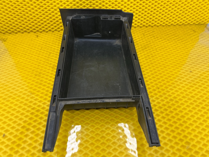 Бардачок под сидения Volkswagen Touareg 2003 7L6