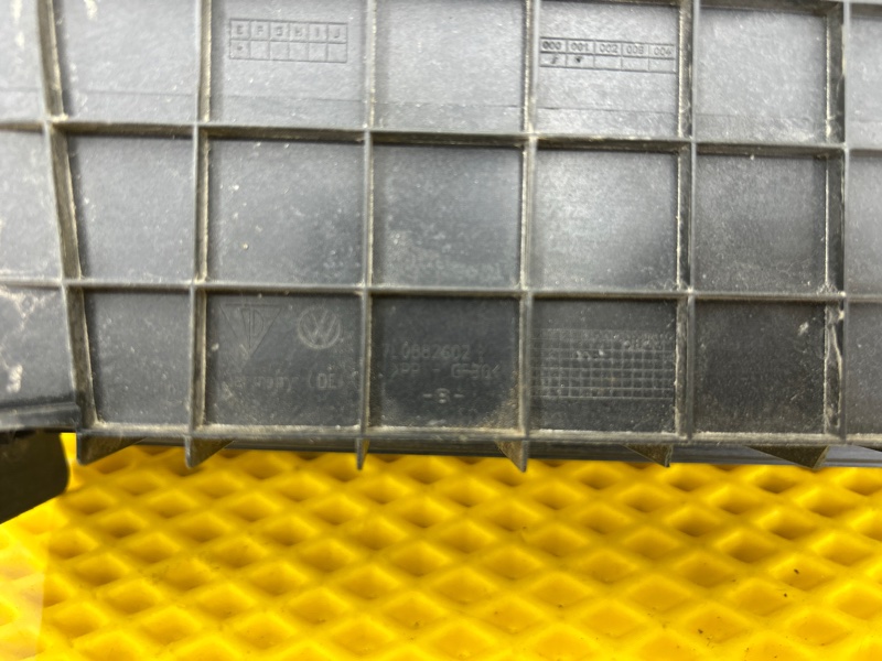 Бардачок под сидения Volkswagen Touareg 2003 7L6