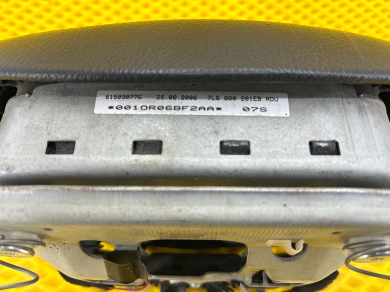 Подушка безопасности в руль Volkswagen Touareg 2003 7L6