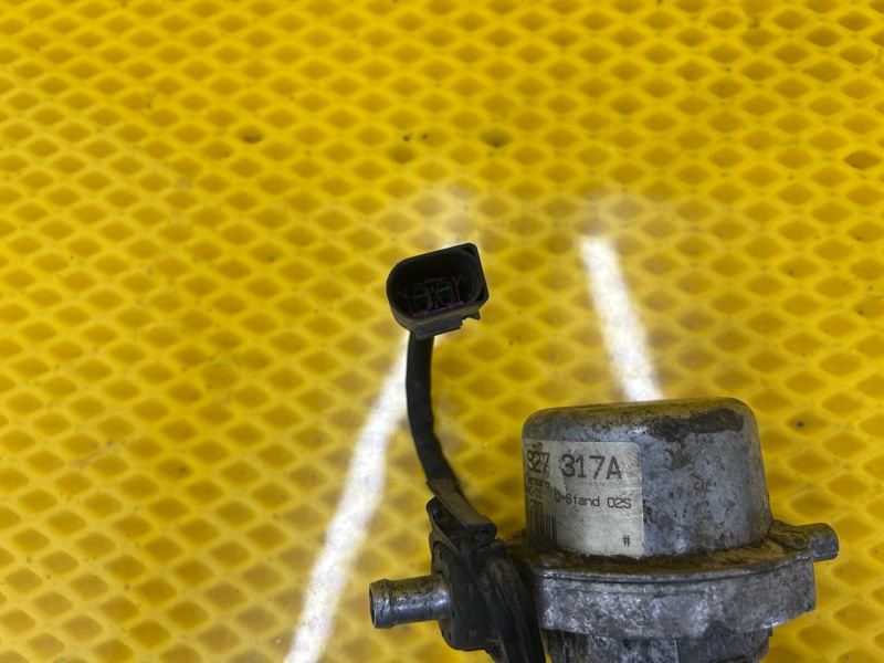 Насос вакуумный Volkswagen Touareg 2003 7L6