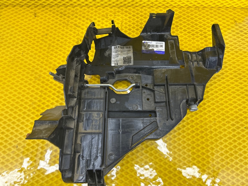 Кронштейн фары правый Volkswagen Touareg 2003 7L6