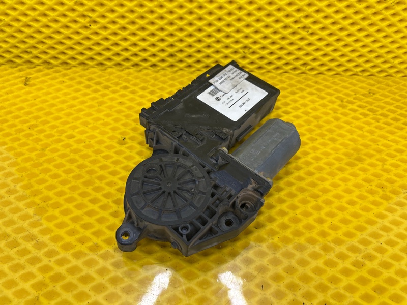 Мотор стеклоподъемника Volkswagen Touareg 2003 7L6