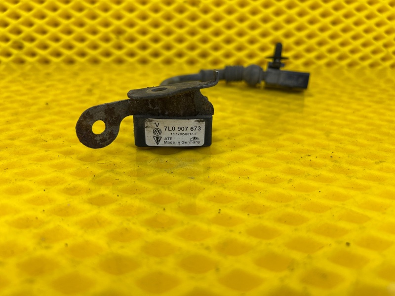 Датчик ускорения Volkswagen Touareg 2003 7L6