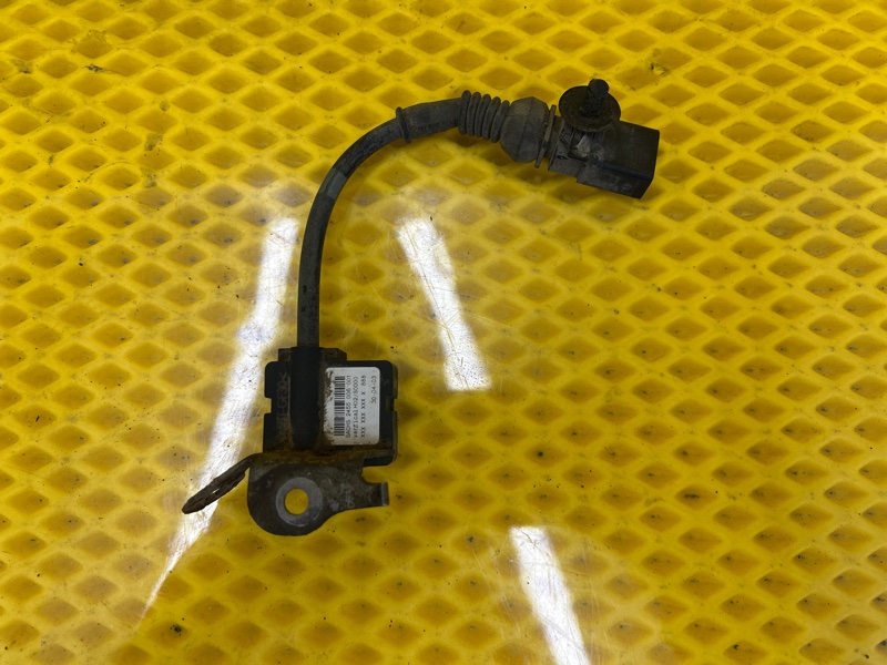 Датчик ускорения Volkswagen Touareg 2003 7L6