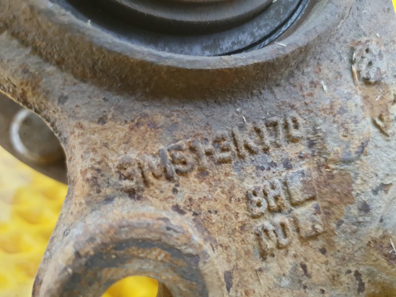 Кулак Ford Focus 2006 2