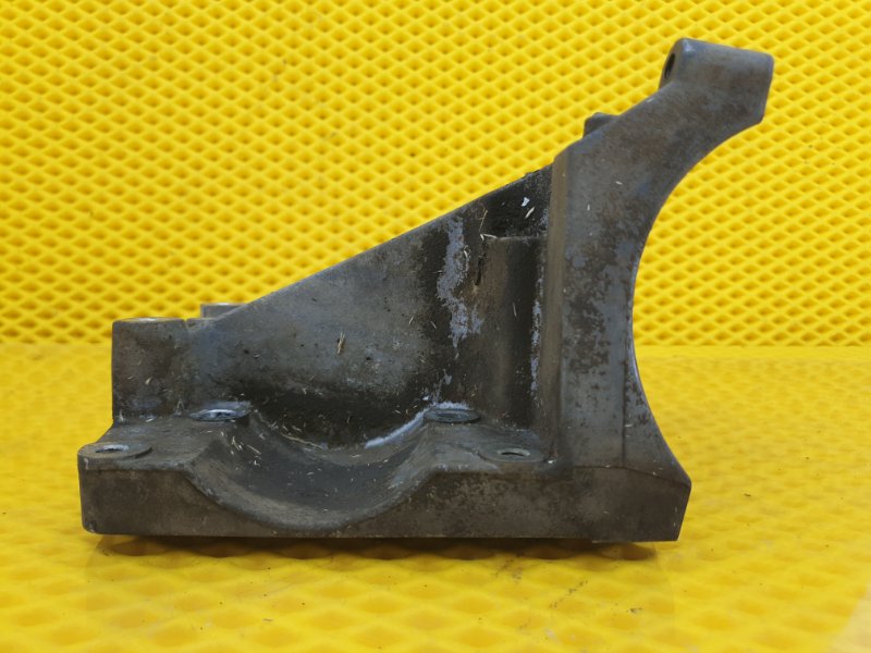 Кронштейн компрессора кондиционера Ford Focus 2006 2