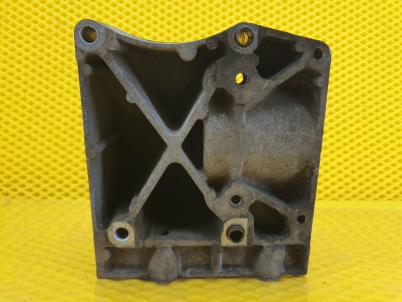 Кронштейн компрессора кондиционера Ford Focus 2006 2