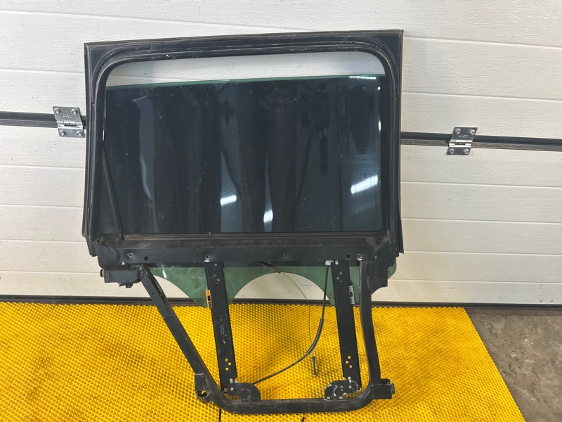 Стекло задней левой двери Volkswagen Touareg 2003 7L6