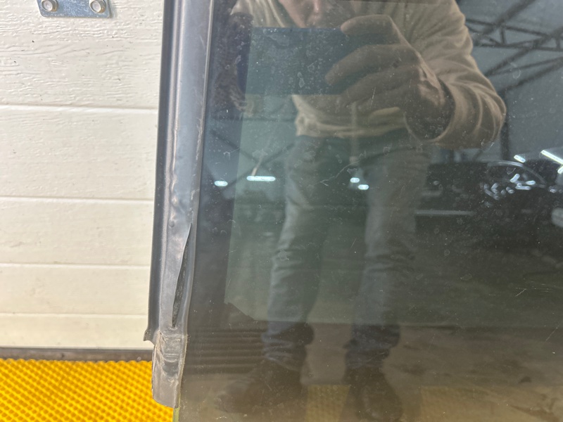 Стекло задней левой двери Volkswagen Touareg 2003 7L6