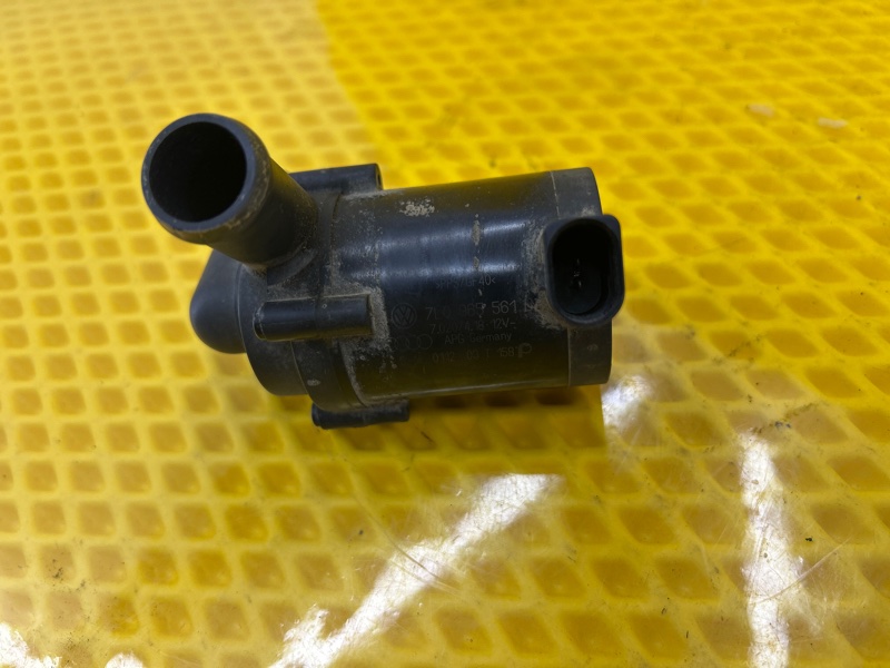 Насос водяной дополнительный Volkswagen Touareg 2003 7L6