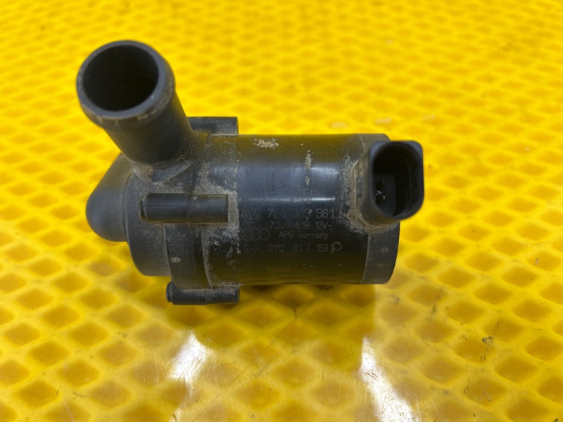 Насос водяной дополнительный Volkswagen Touareg 2003 7L6