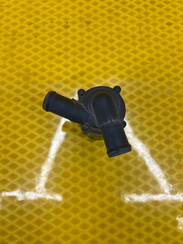 Насос водяной дополнительный Volkswagen Touareg 2003 7L6