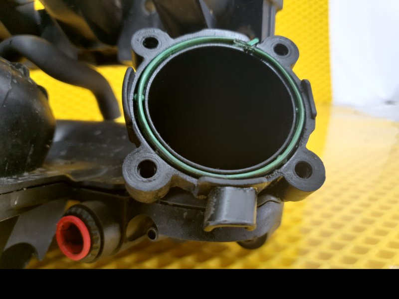 Коллектор впускной Ford Focus 2006 2