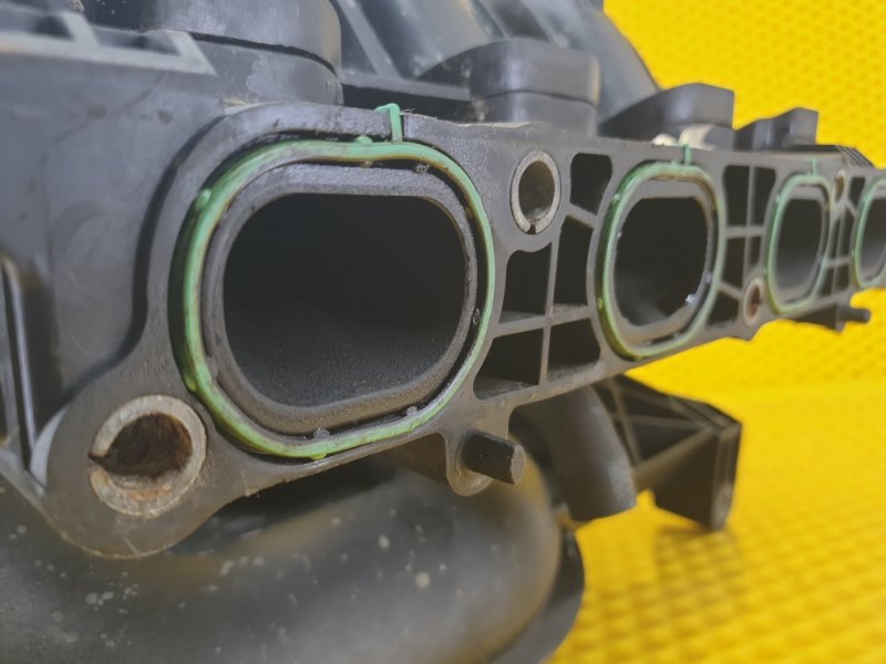 Коллектор впускной Ford Focus 2006 2