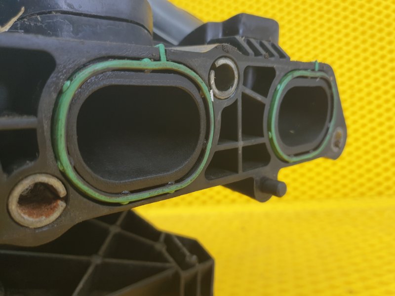 Коллектор впускной Ford Focus 2006 2