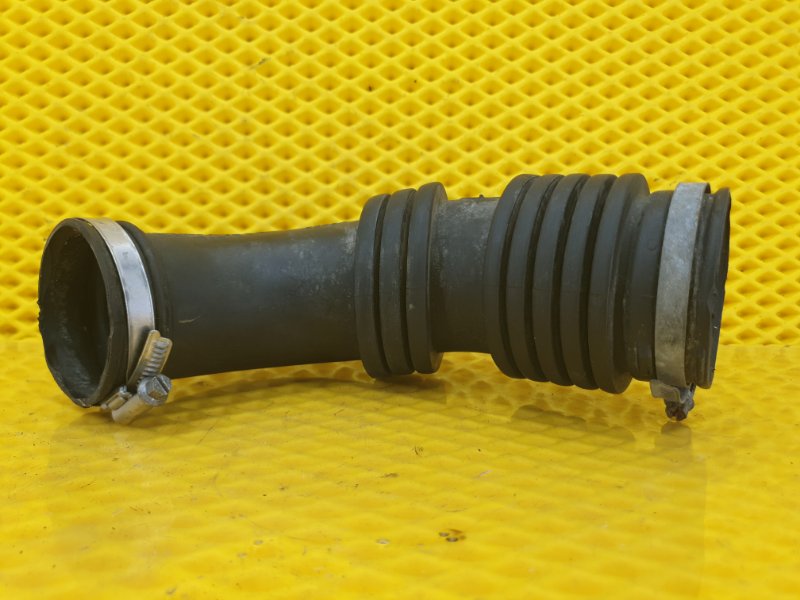 Патрубок воздушного фильтра Ford Focus 2006 2