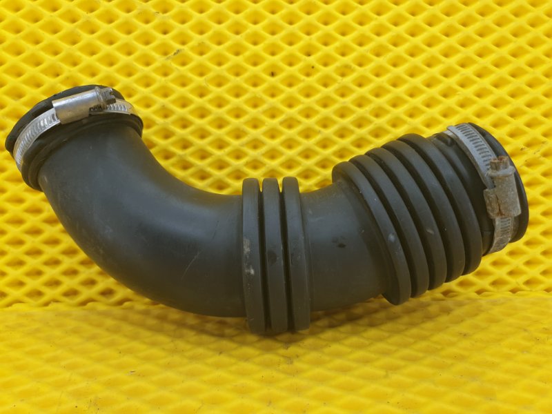 Патрубок воздушного фильтра Ford Focus 2006 2
