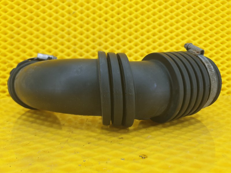 Патрубок воздушного фильтра Ford Focus 2006 2