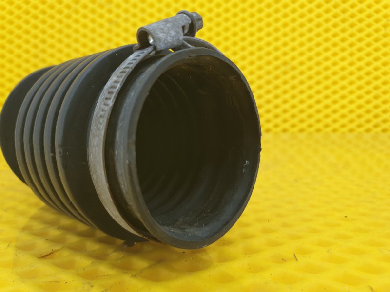 Патрубок воздушного фильтра Ford Focus 2006 2