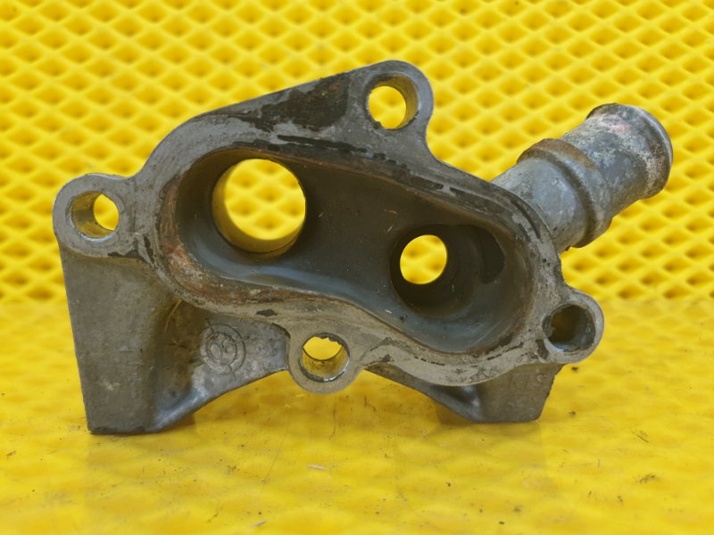 Флянец системы охлаждения Ford Focus 2006 2