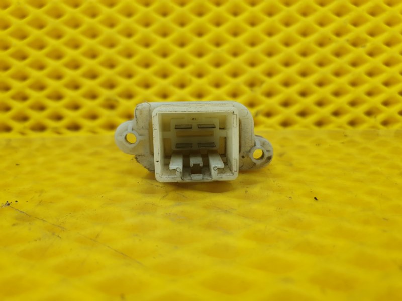 Резистор отопителя Ford Focus 2006 2