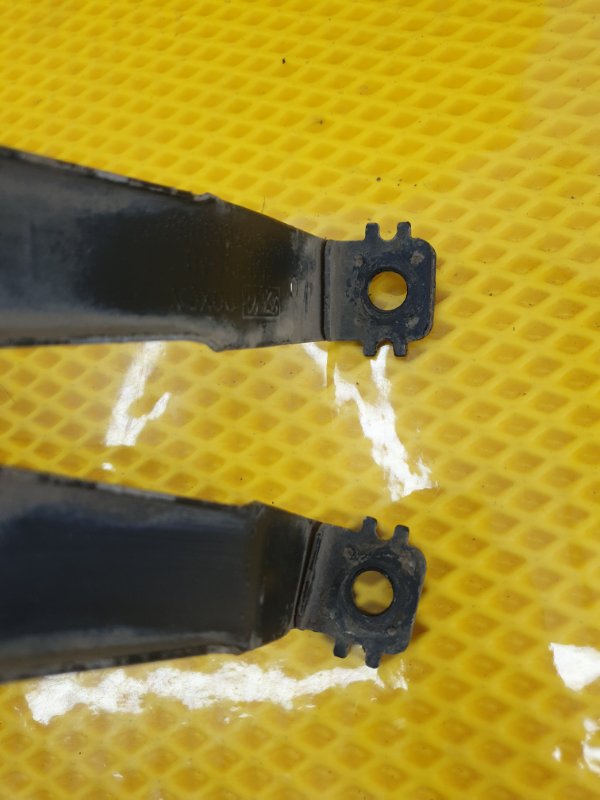 Кронштейн топливного бака Ford Focus 2006 2