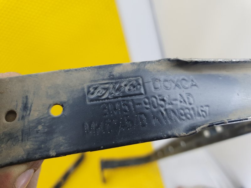 Кронштейн топливного бака Ford Focus 2006 2