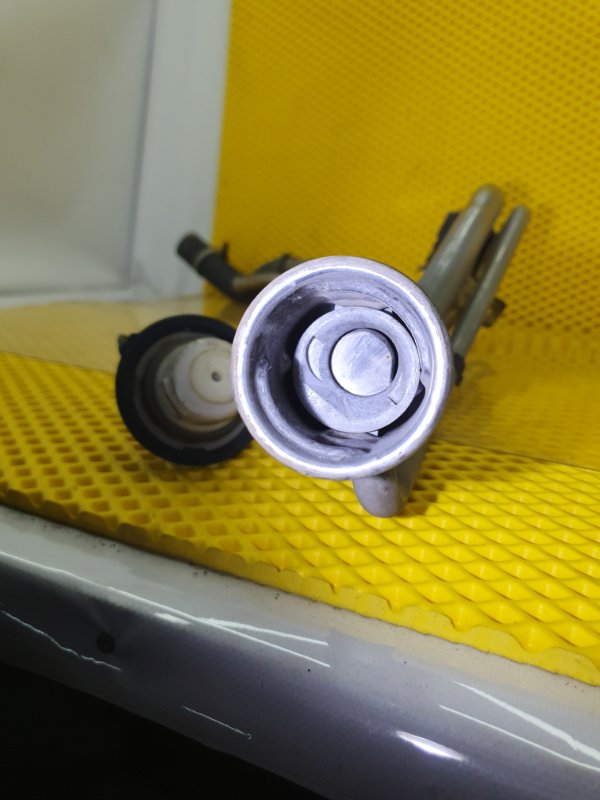 Заливная горловина Ford Focus 2006 2