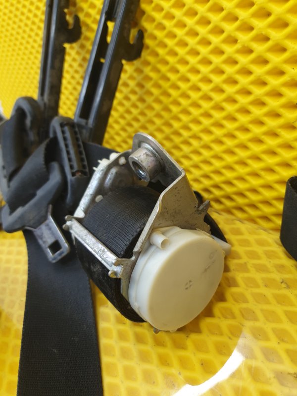 Ремень безопасности Ford Focus 2006 2