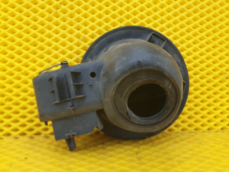 Лючок бензобака Ford Focus 2006 2