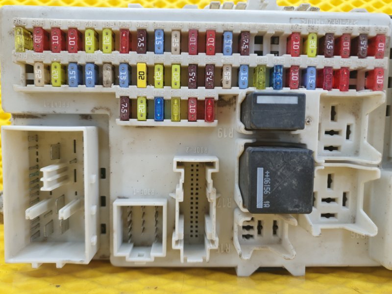 Блок предохранителей Ford Focus 2006 2