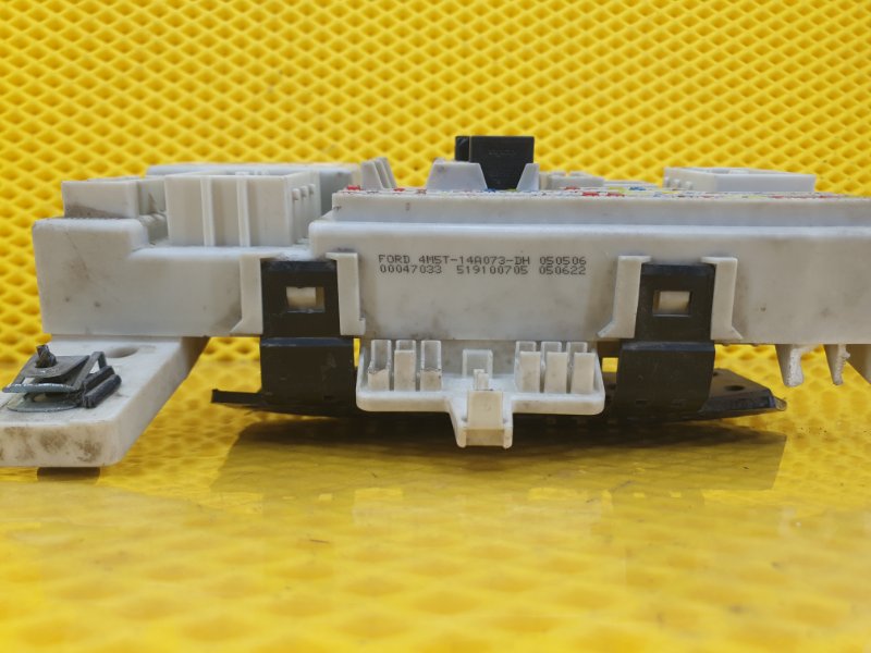 Блок предохранителей Ford Focus 2006 2