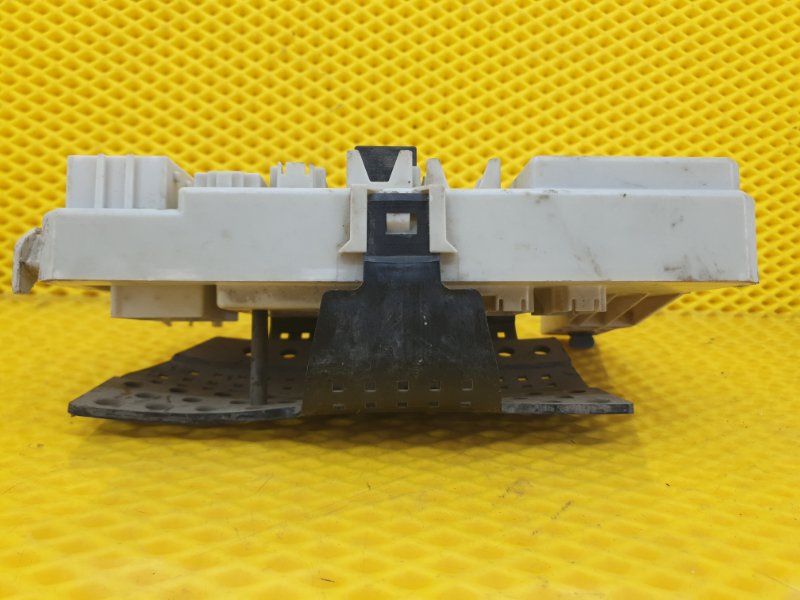 Блок предохранителей Ford Focus 2006 2